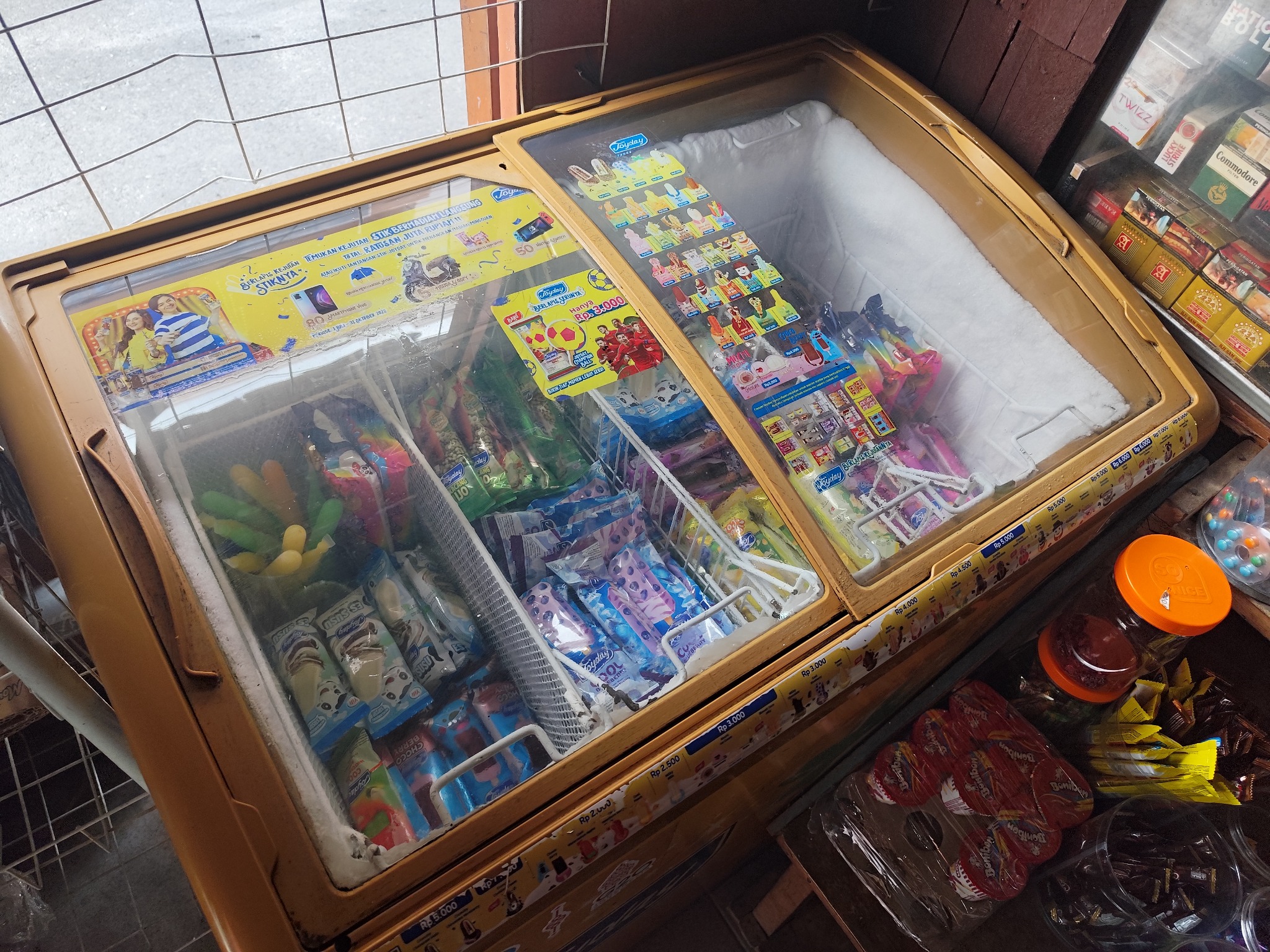Freezer minuman Toko SRC Dava
